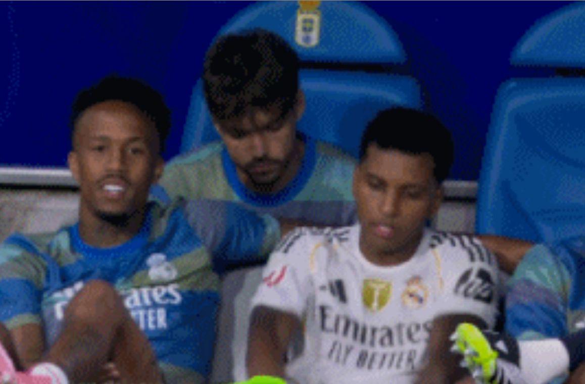 地上, 在场上, dingy 地上, 在场上, dingy