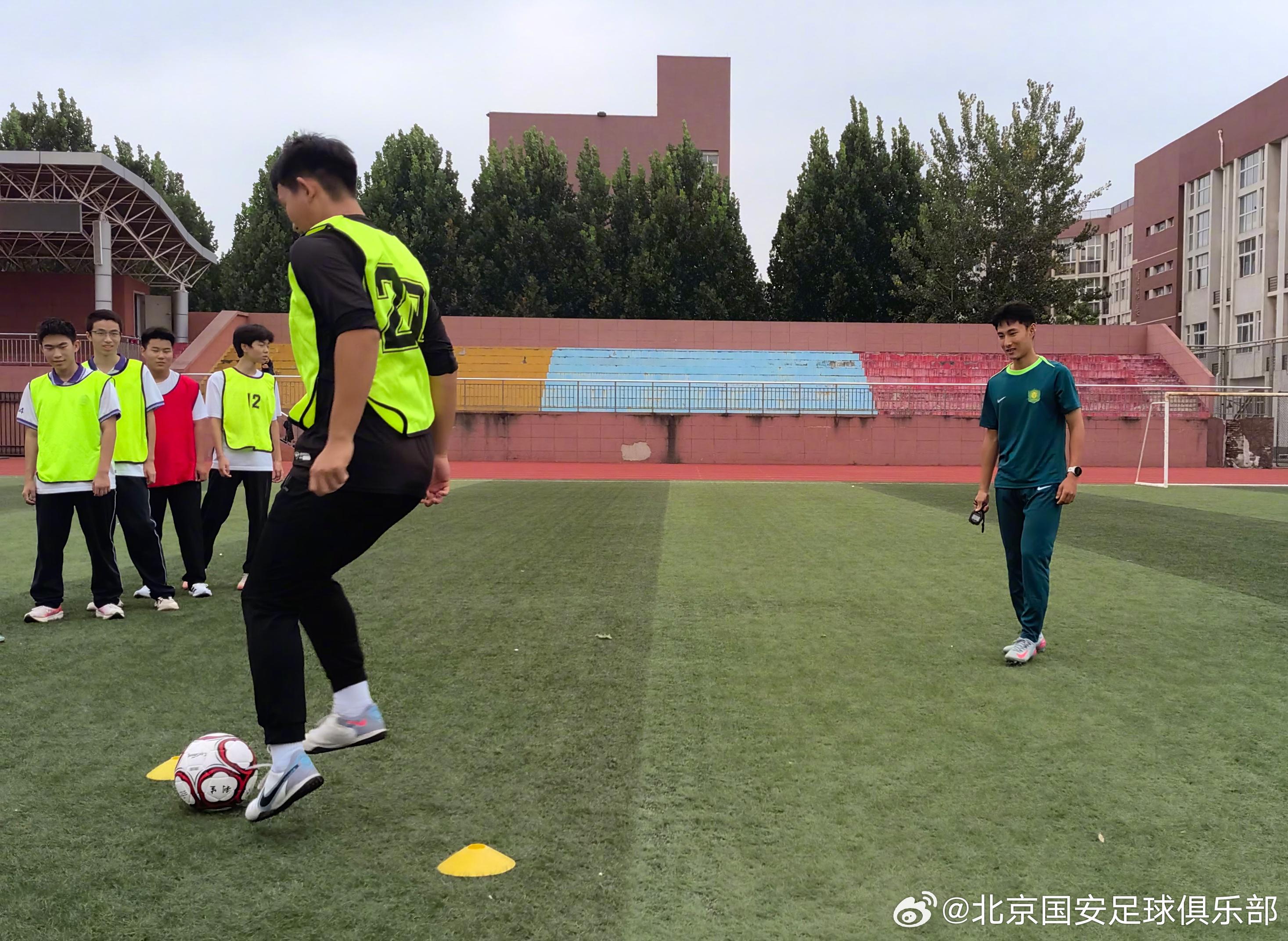 给这些学生 给这些学生