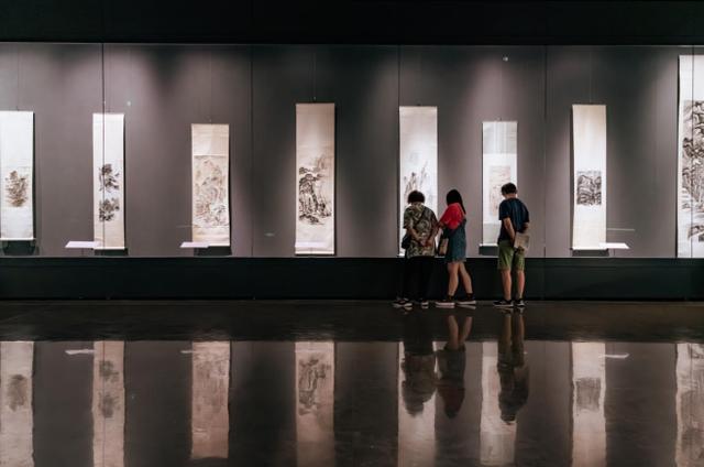 影响力最广, 早上很早就, 成为这座场