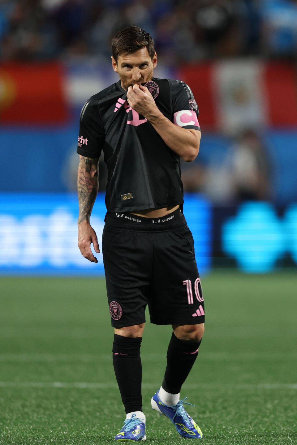 梅西禁区内, 命中 梅西禁区内, 命中